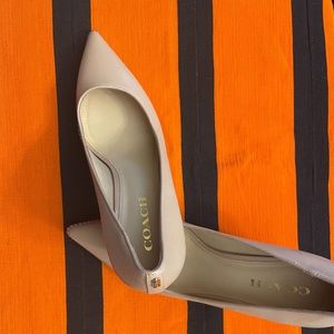 Coach Waverly Pumps size 10